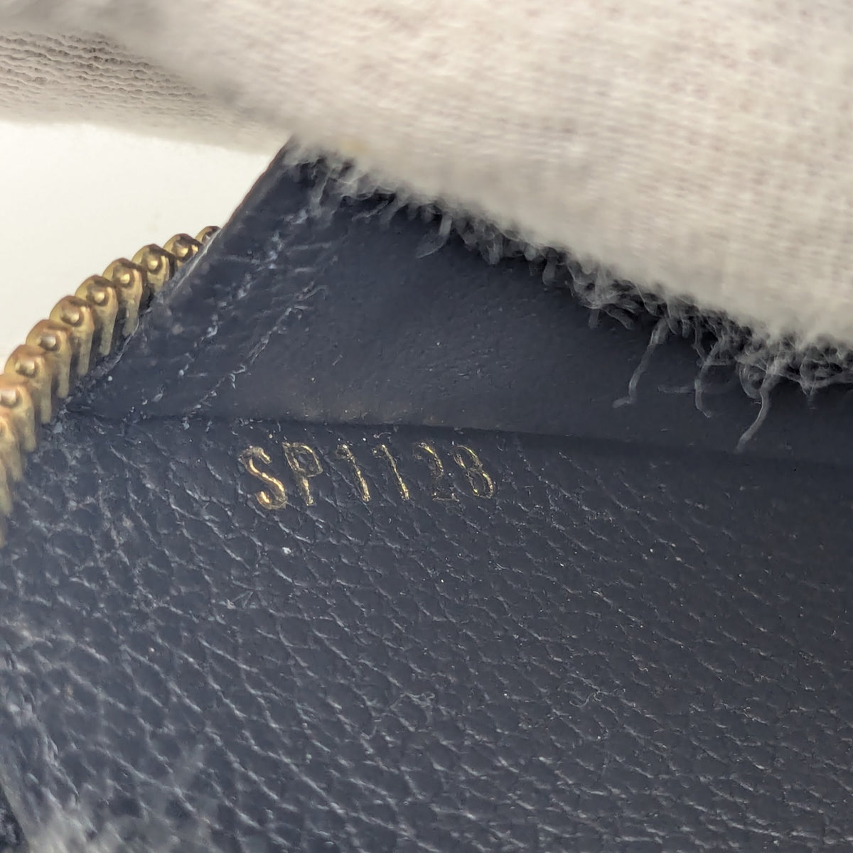LOUIS VUITTON アンプラント ジッピーウォレット ブラック 19 シリアル番号
