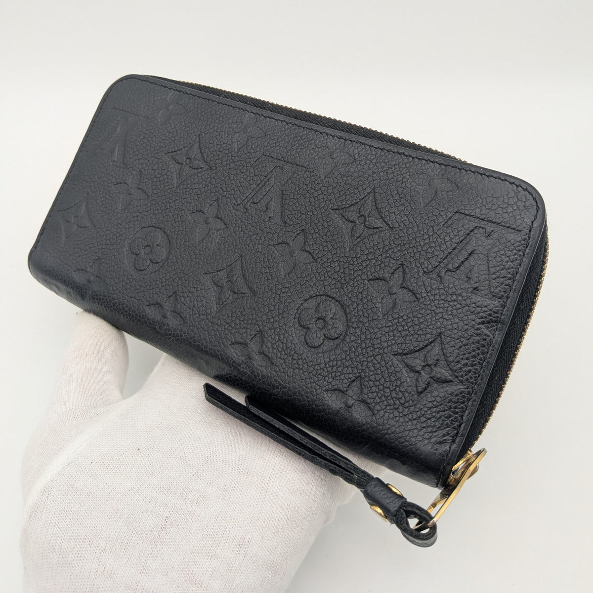 LOUIS VUITTON アンプラント ジッピーウォレット ブラック 正面