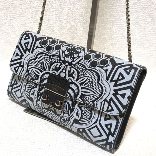 FURLA メトロポリス チェーンショルダーバッグ ブラック 正面