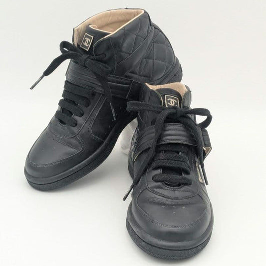 CHANEL マトラッセ ハイカットスニーカー ブラック 正面